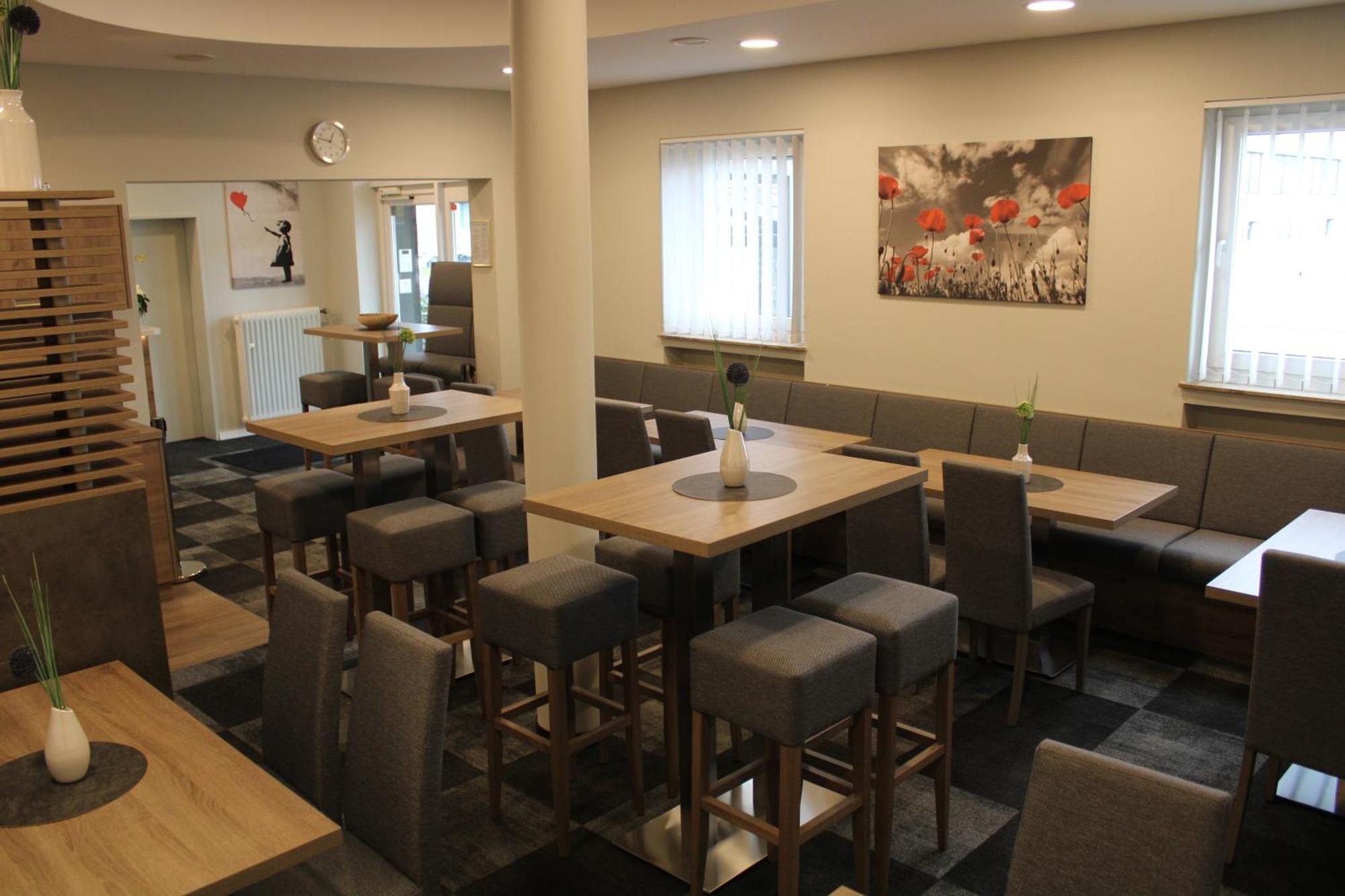 Am Vogelsanger Weg 3* Dusseldorf