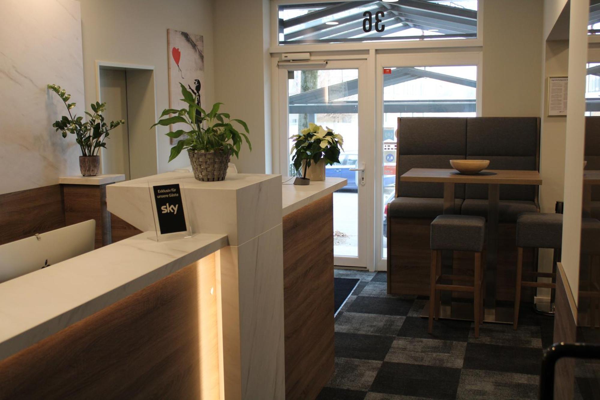 Am Vogelsanger Weg 3*