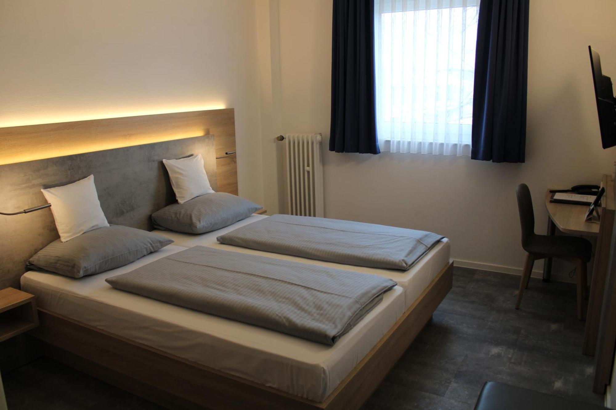 Hotel Am Vogelsanger Weg 3*