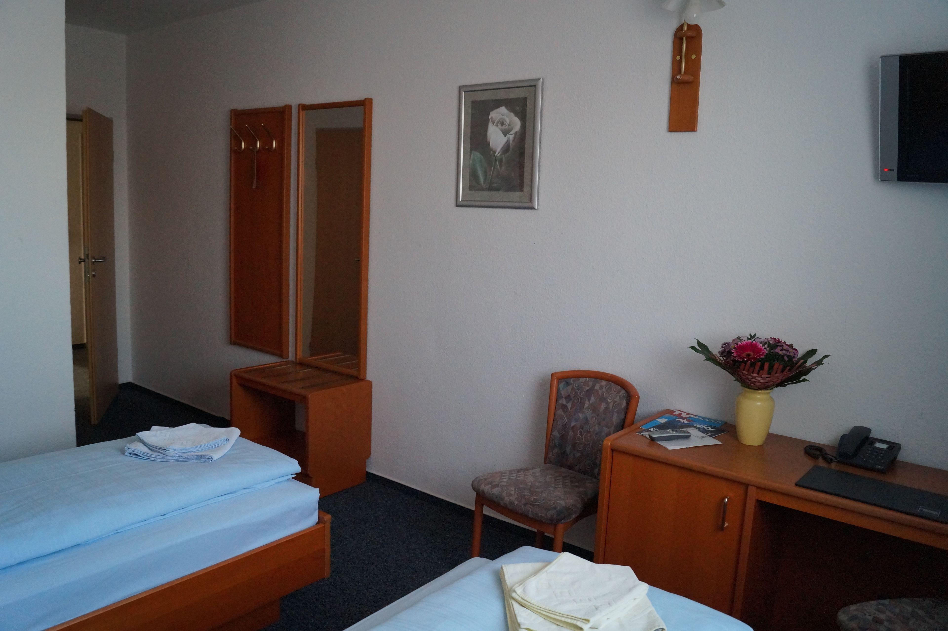 Am Vogelsanger Weg 3* Dusseldorf