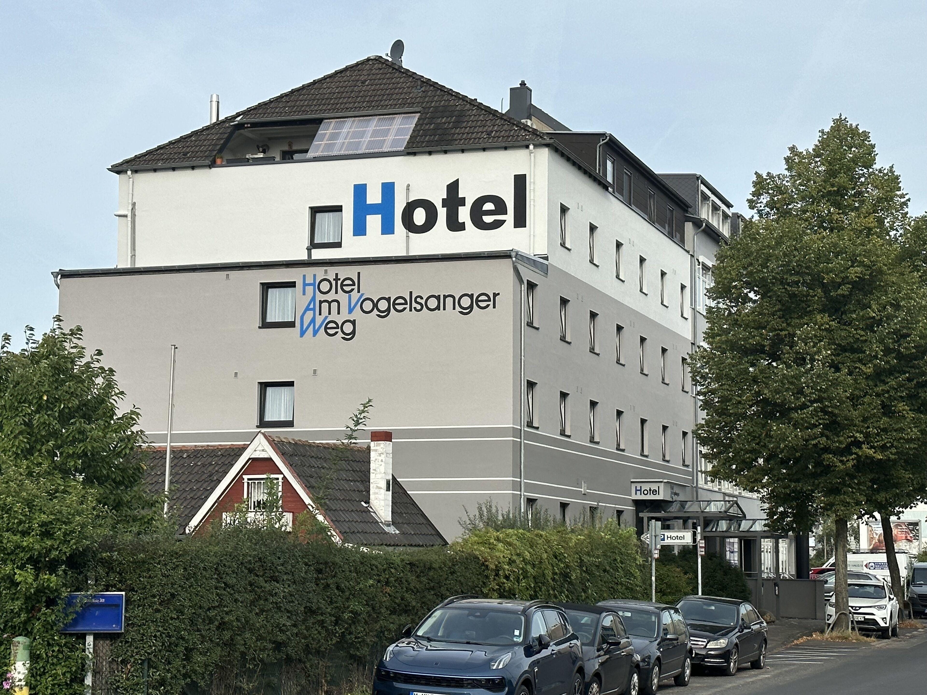 Am Vogelsanger Weg 3* Dusseldorf