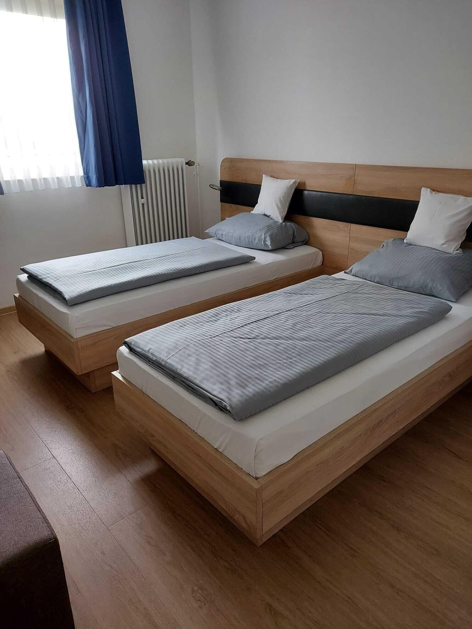 Am Vogelsanger Weg 3* Dusseldorf