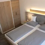 Am Vogelsanger Weg 3* Dusseldorf