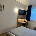 Am Vogelsanger Weg 3* Dusseldorf