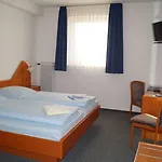 Am Vogelsanger Weg 3*