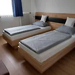 Am Vogelsanger Weg 3* Dusseldorf