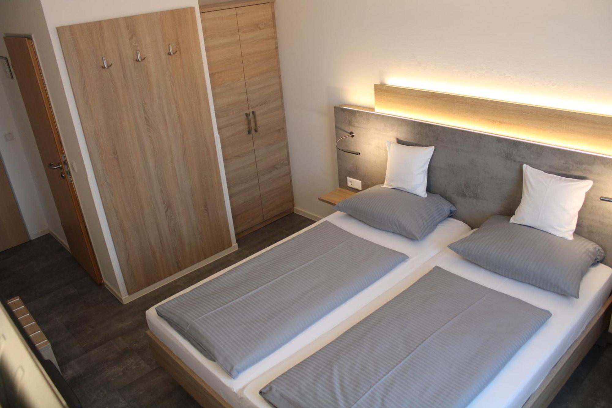 Am Vogelsanger Weg 3* Dusseldorf