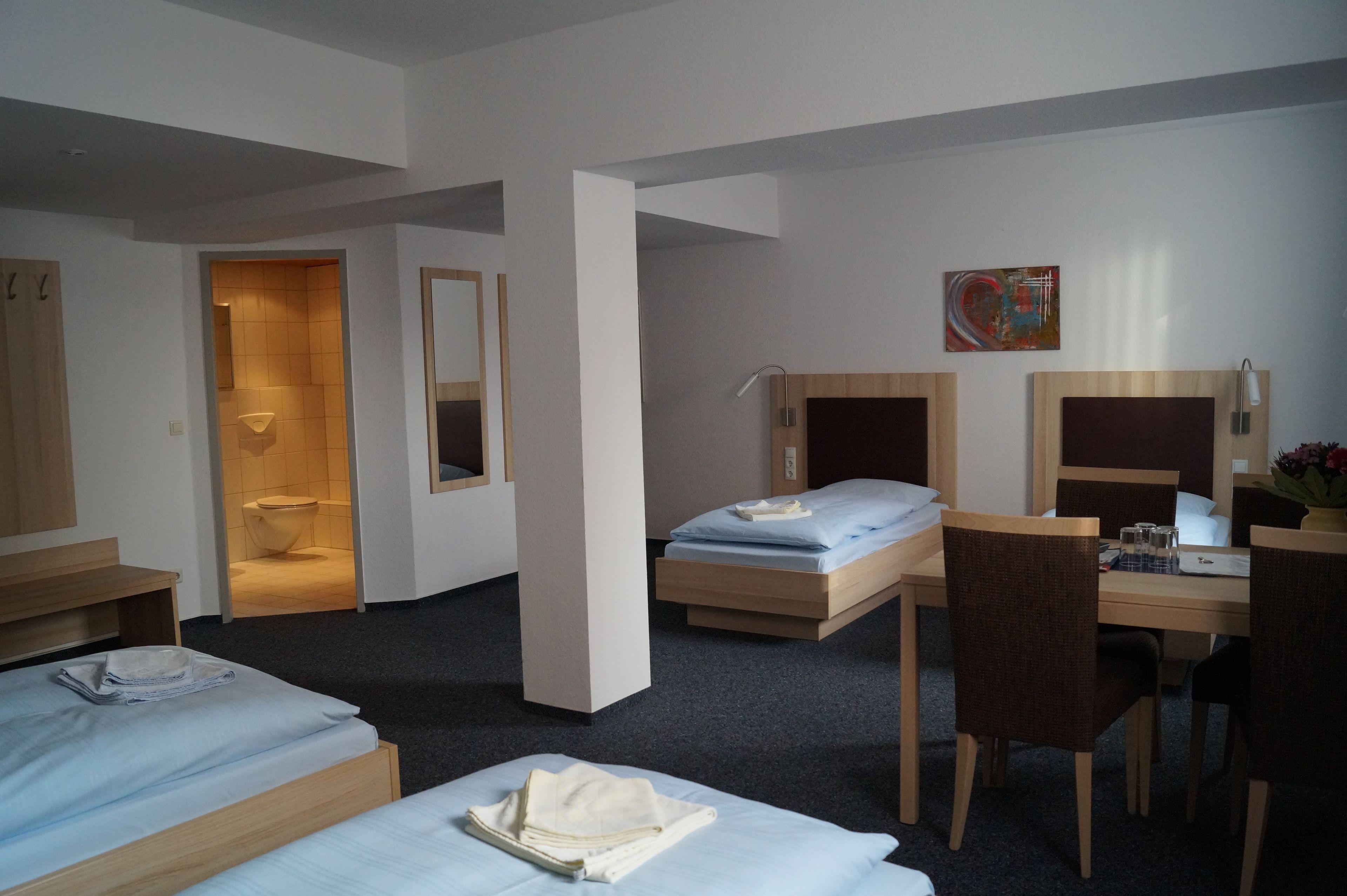 Am Vogelsanger Weg 3* Dusseldorf