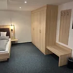 Hotel Am Vogelsanger Weg 3*