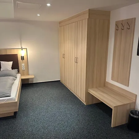 Hotel Am Vogelsanger Weg 3*